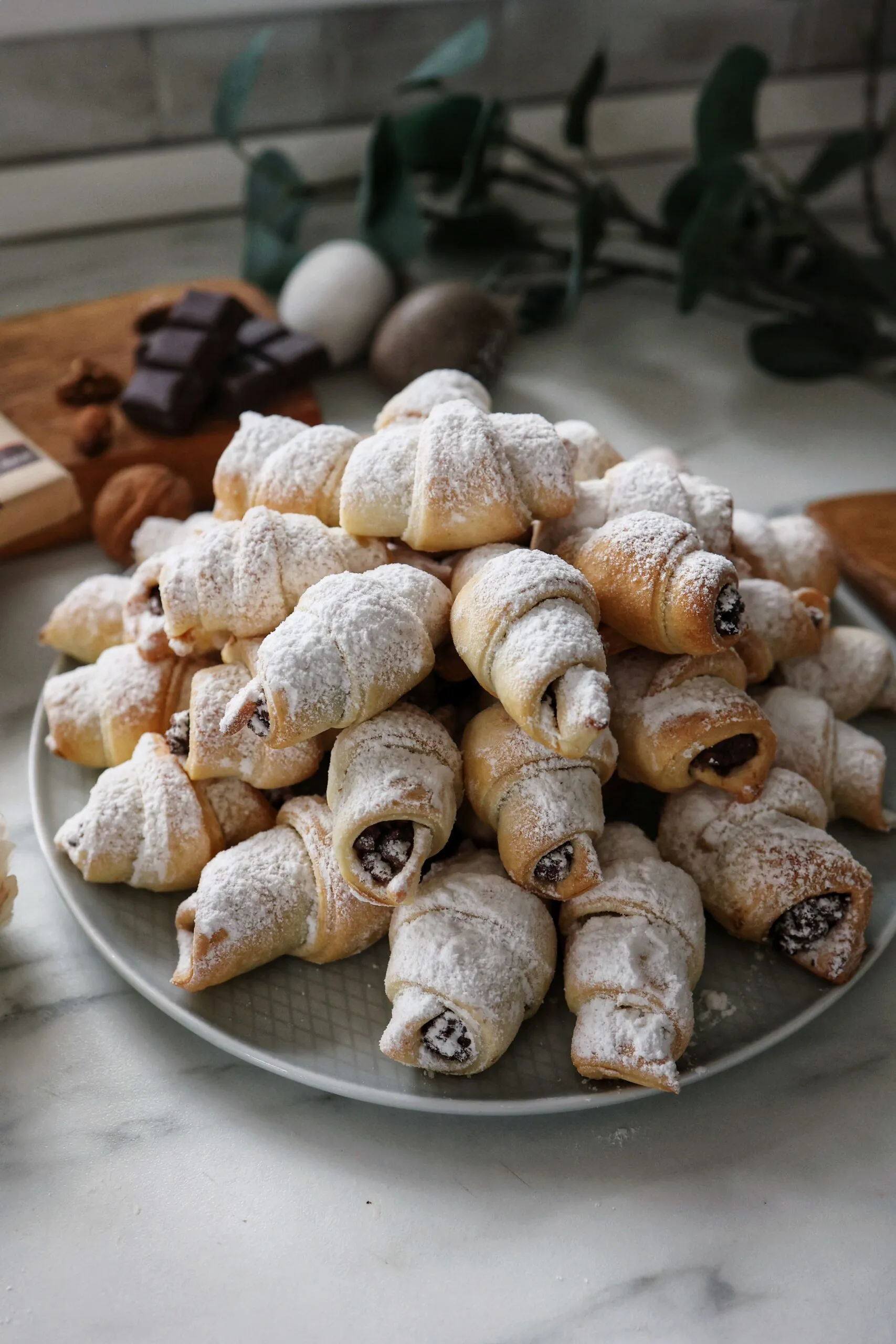 "Cornulete" con marmellata e noci | Cornulete cu gem și nuci